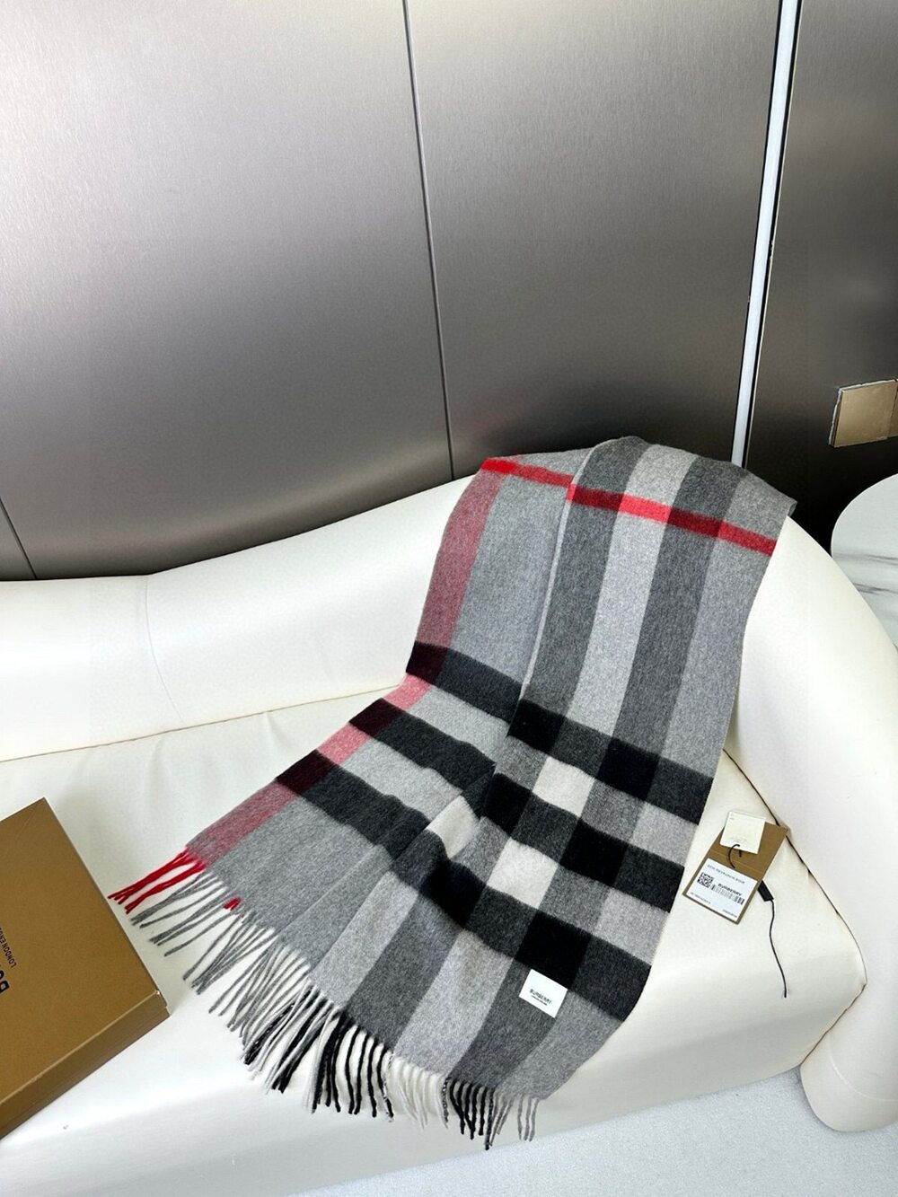 Burberry Shawl - Picture 4 of 7